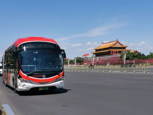 赚配网 长安街上的“流动名片”，大1路90岁啦